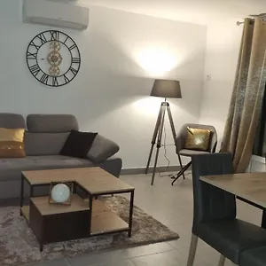 Appartement Dans Un Pavillon