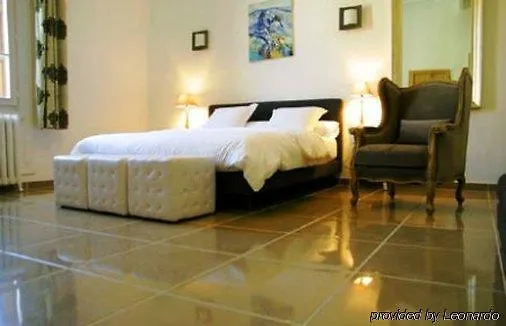 A Propos- Suites Et Chambres Orange  Bed & Breakfast