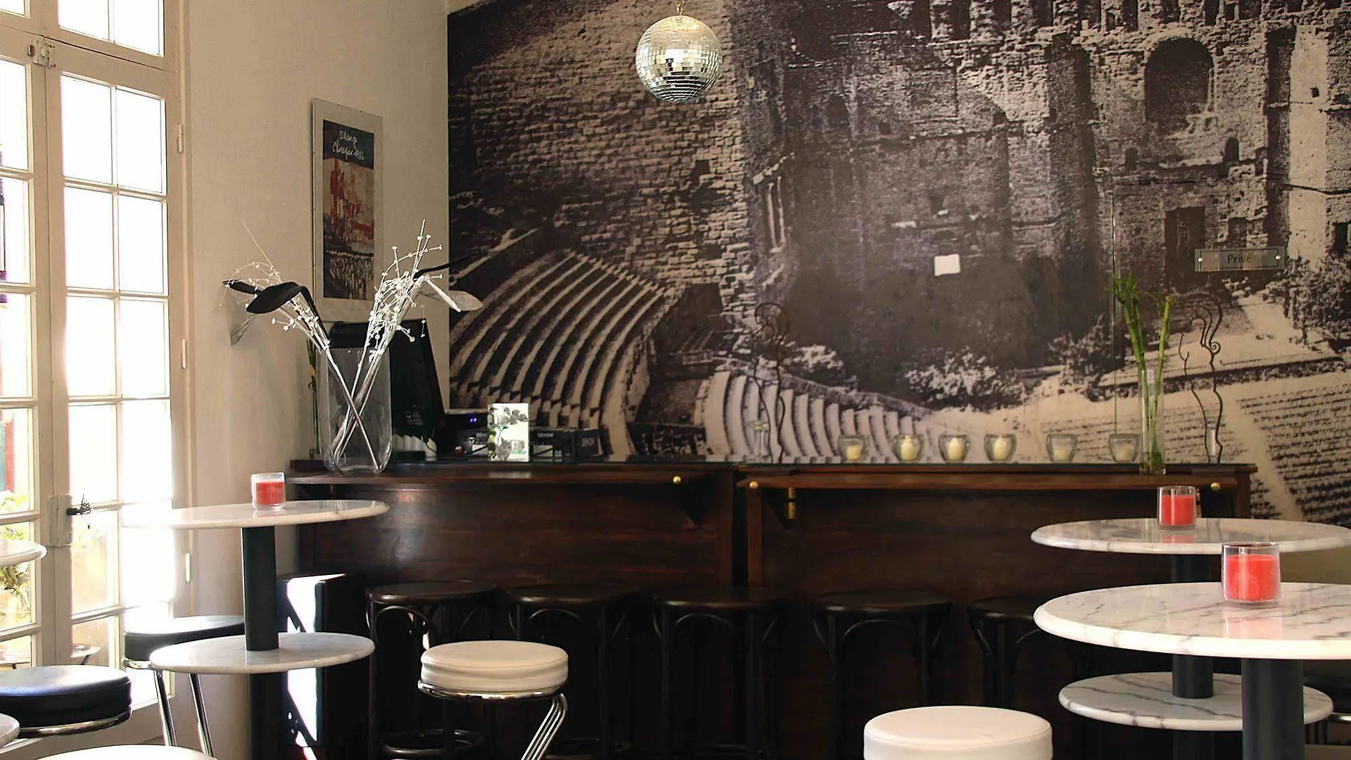 A Propos- Suites Et Chambres Orange  France